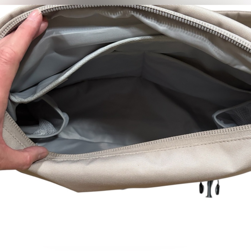 EVERLANE ReNew Transit Messenger Bag
Color: Atmosphere (Tan Gray) Black Straps - Picture 7 of 7